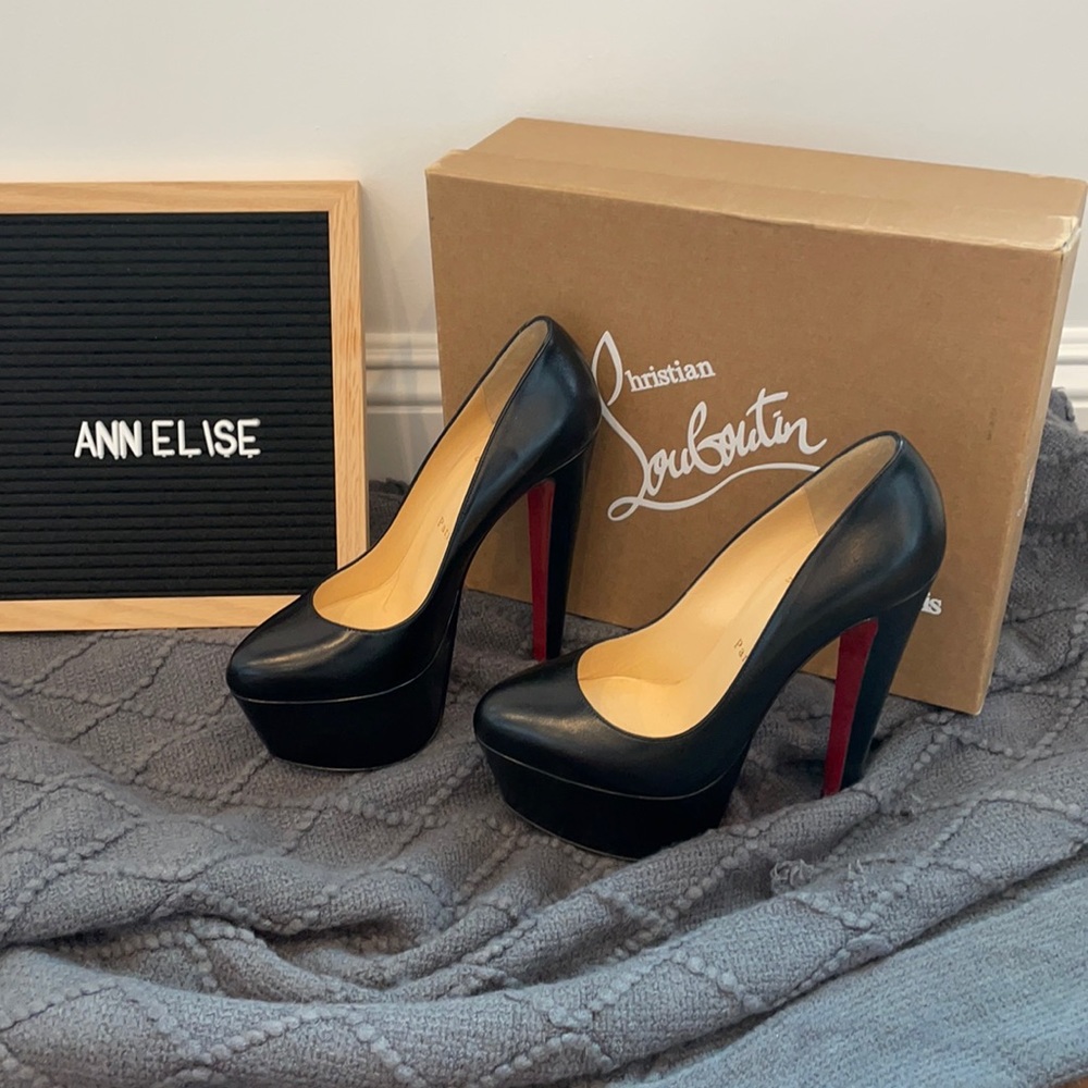 Never worn Chrisitan Louboutin size 39 black Alta Vicky high heel